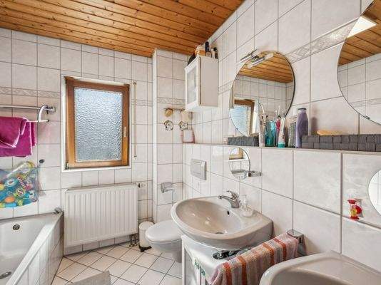 Badezimmer mit Wanne