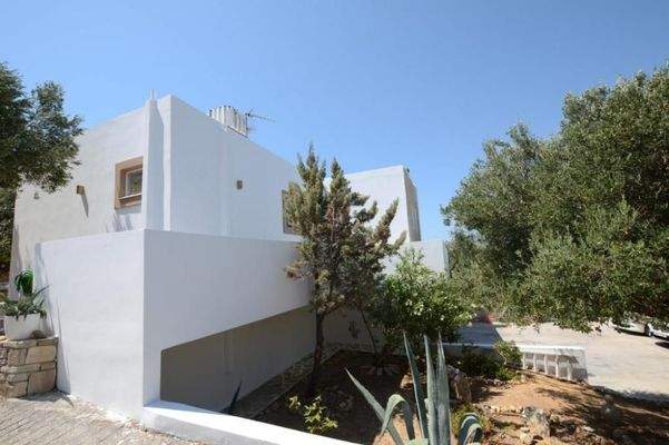 Freistehende Villa mit drei Schlafzimmern und Gästeapartment, Olivenhain und Pool