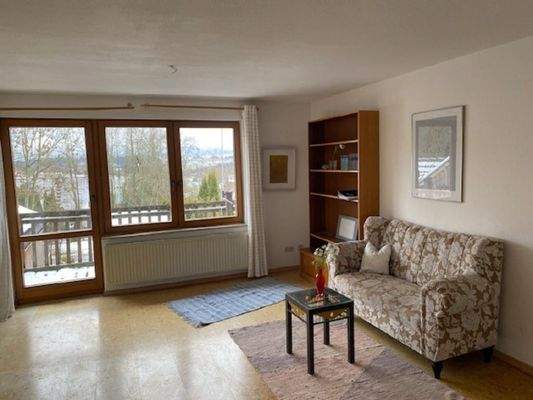 Wohnzimmer mit Zugang Balkon