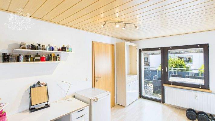 CAM01984G0-PR0423-STILL030