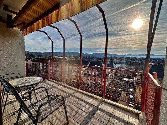 Sonniger Balkon mit herrlichem Ausblick