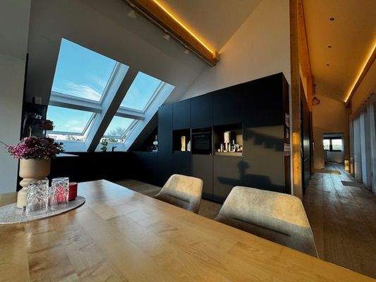 Essbereich mit Einbauküche