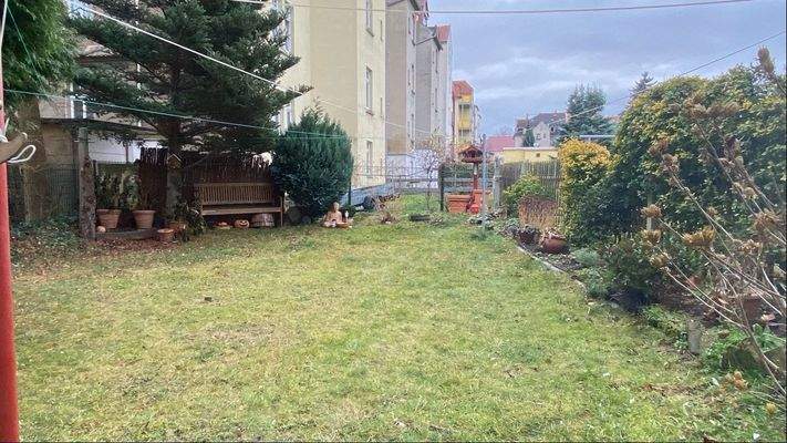 Garten mit Wäscheplatz