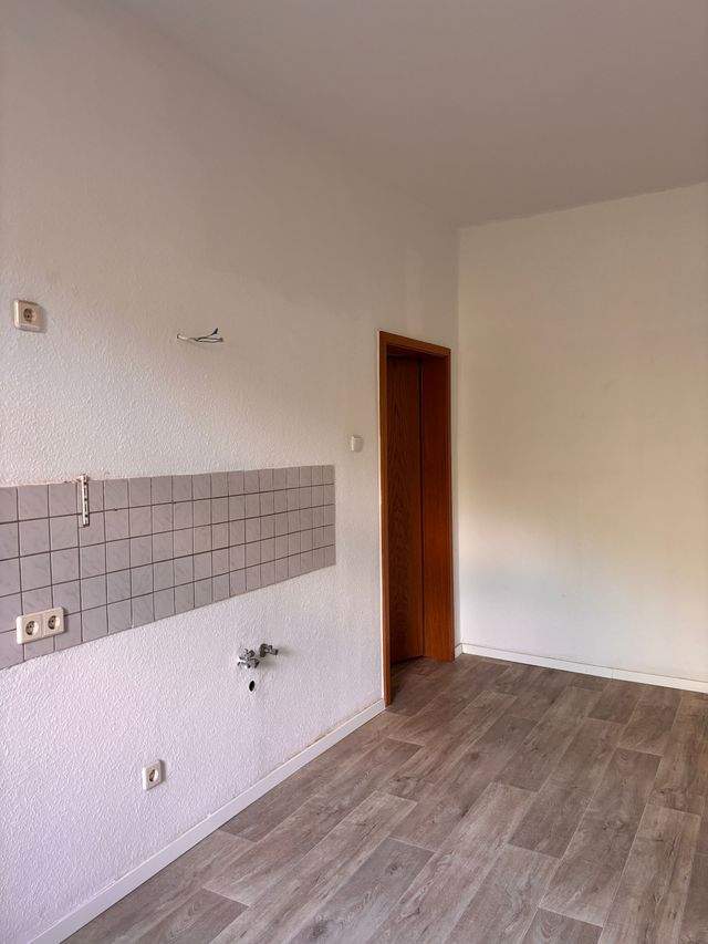 Helle 3-Raum-Wohnung mit Gartenmitnutzung in Reichenbach – 85 m² - Photo 2
