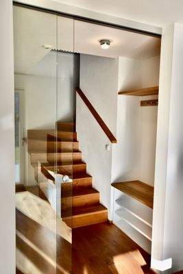 DE | Neuwertige 4-Zimmer-Maisonette in Rabland! 165 m² Garten, 2 Terrassen, Balkon, vollmöbliert, 3 Parkplätze – jetzt besichtigen! IT | Duplex 4 locali come nuovo a Rablà! Giardino 165 m², 2 terrazze, balcone, arredato, 3 posti auto – visita ora! EN | Li