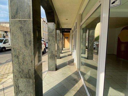 überdachter Außenbereich Rudolf- Scheffel- Straße.