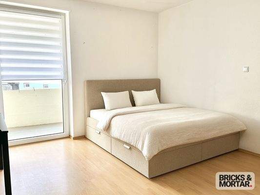 Schlafzimmer (mit KI möbliert)