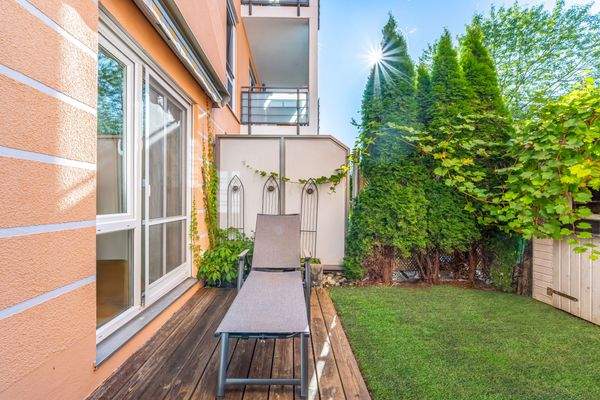 Südterrasse mit Garten