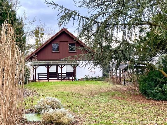 Einfamilienhaus mit großem Garten