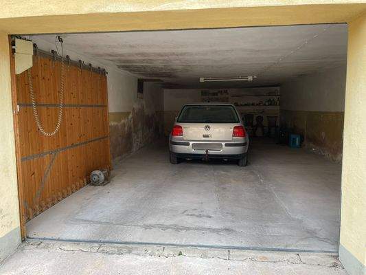 Garage im Scheune/Stall-Gebäude