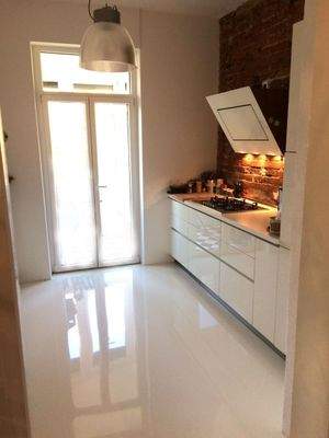 Küche, mit zukünftigen Balkonzugang