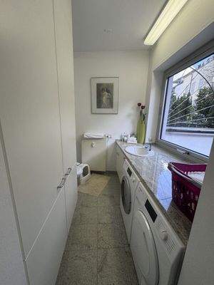 Gäste-WC mit Waschküche