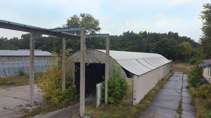 Rundbogenhalle mit Kranbahn