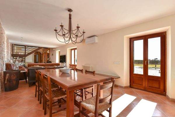 Essbereich mit Zugang nach Außen