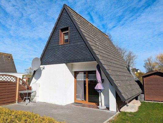 Südterrasse mit Gartenansicht