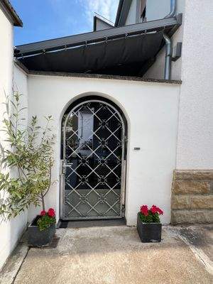 Seiteneingang zu Haus