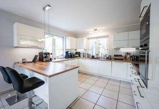 Küche mit Einbauküche