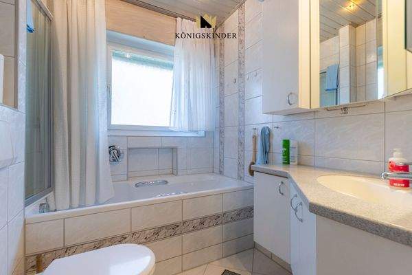 Tageslichtbad mit WC und WB