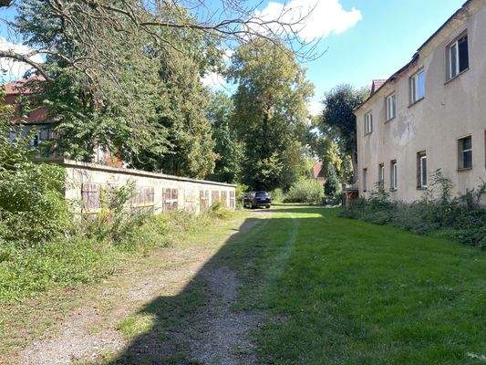 Umgebung mit Garagen