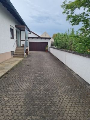 Zufahrt zur Doppelgarage.jpg