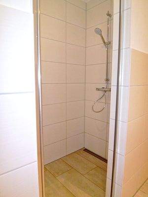 Bad mit Wanne und Dusche