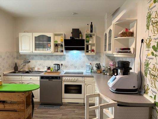 Küche mit Zugang zum Wintergarten