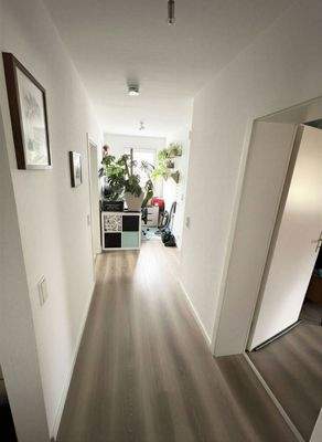 Flur Bld 1 - (KI generiert)