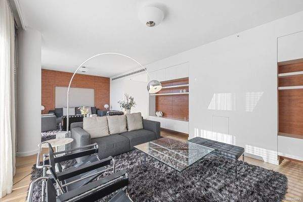 2025-09-15-S01408-Schottenring 22, 1010 Wien-013