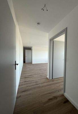 Wohnungseingang mit Zugang Kü + Wohhnzimmer