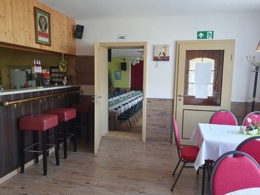 Bar mit Zugang zum Saal 
