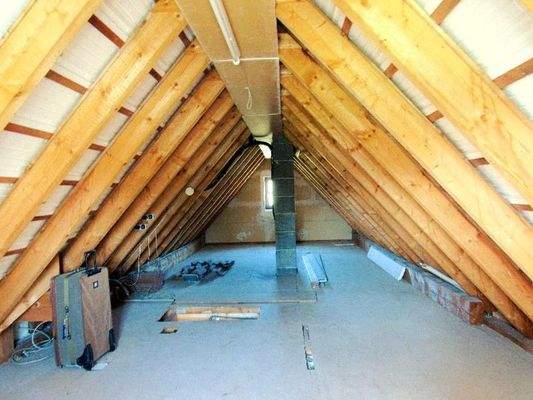 Dachboden ist für einem möglichen Ausbau vorbereit