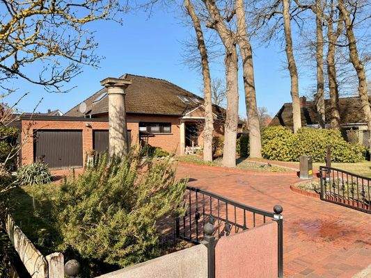 Außenansicht - Einfahrt.JPG