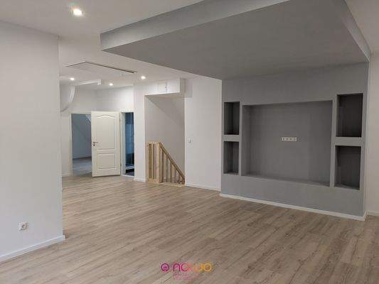 Großzügiger Wohnbereich im Dachgeschoss