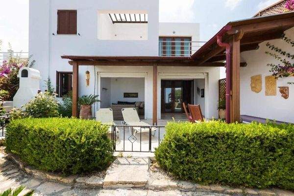 Kreta, Ag. Paraskevi: Tolle Wohnung in schöner Anlage mit Meerblick zu verkaufen