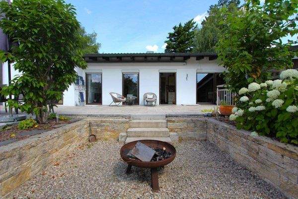 ...mit dem schönen Feuerplatz