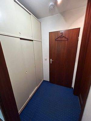 Flur mit Einbauschrank