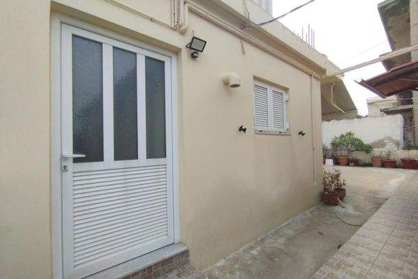 Kreta, Vamvakopoulo: Charmantes Haus in ruhiger Lage nahe der Stadt zu verkaufen