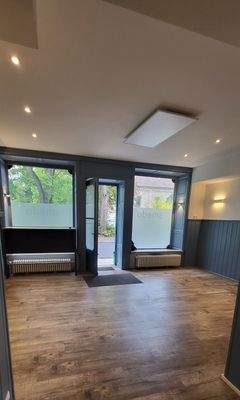 Raum mit Schaufenster