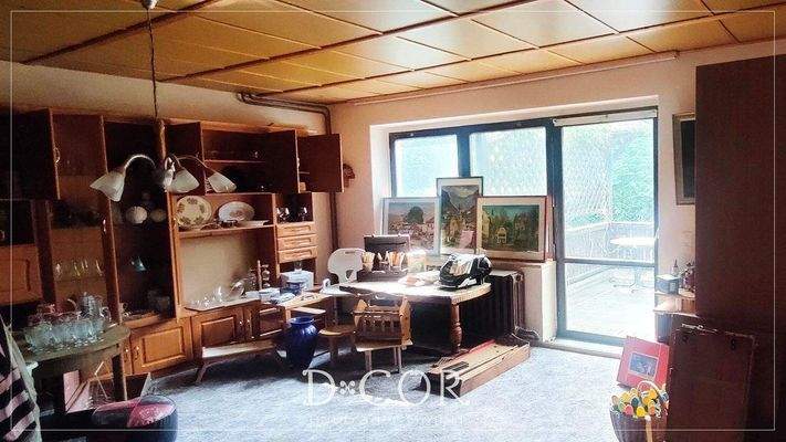 Wohnzimmer mit vorgelagerter Terrasse