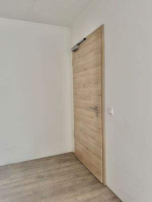 Ausstattung Wohnungstüren und Fußboden