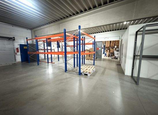 Lagerhalle 2 ( 359 m² ) 