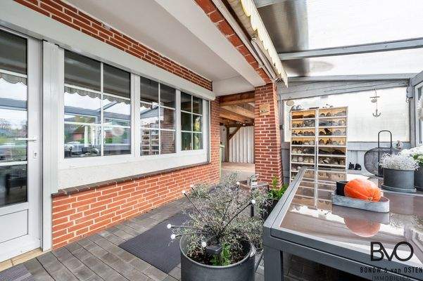 Kaltwintergarten mit Zugang zur Garage