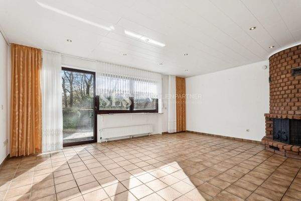 Wohnzimmer mit Kamin