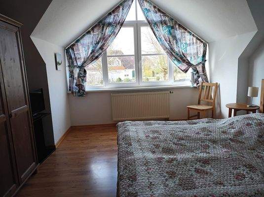 Schlafzimmer mit Gartenblick