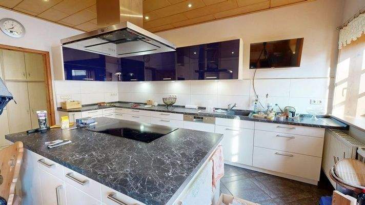 Küche mit Gartenzugang