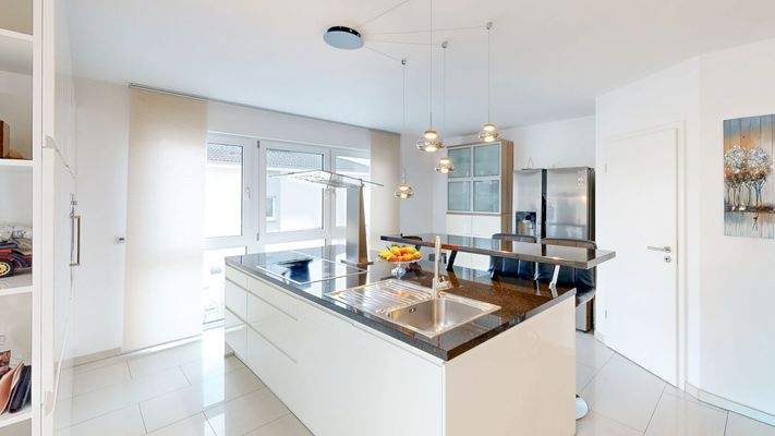 Hochwertige Küche OG