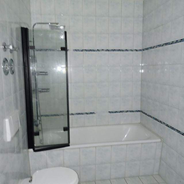 Geräumige helle 2 Raum Wohnung mit Einbauküche und Balkon in Kirchberg / Saupersdorf zu vermieten - Photo 3