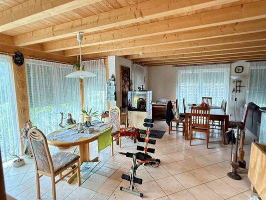 Großzügiger Wohn- und Essbereich