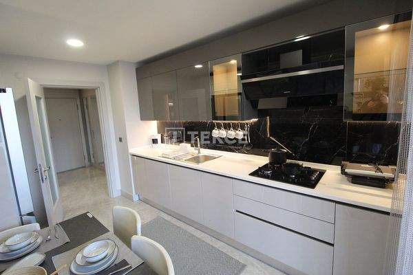 Flats with Swimming Pool in Istanbul Beylikduzu