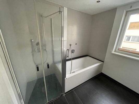 Wohnung-Gießen-Neustadt-5-50015-010-WE09-Badezimme